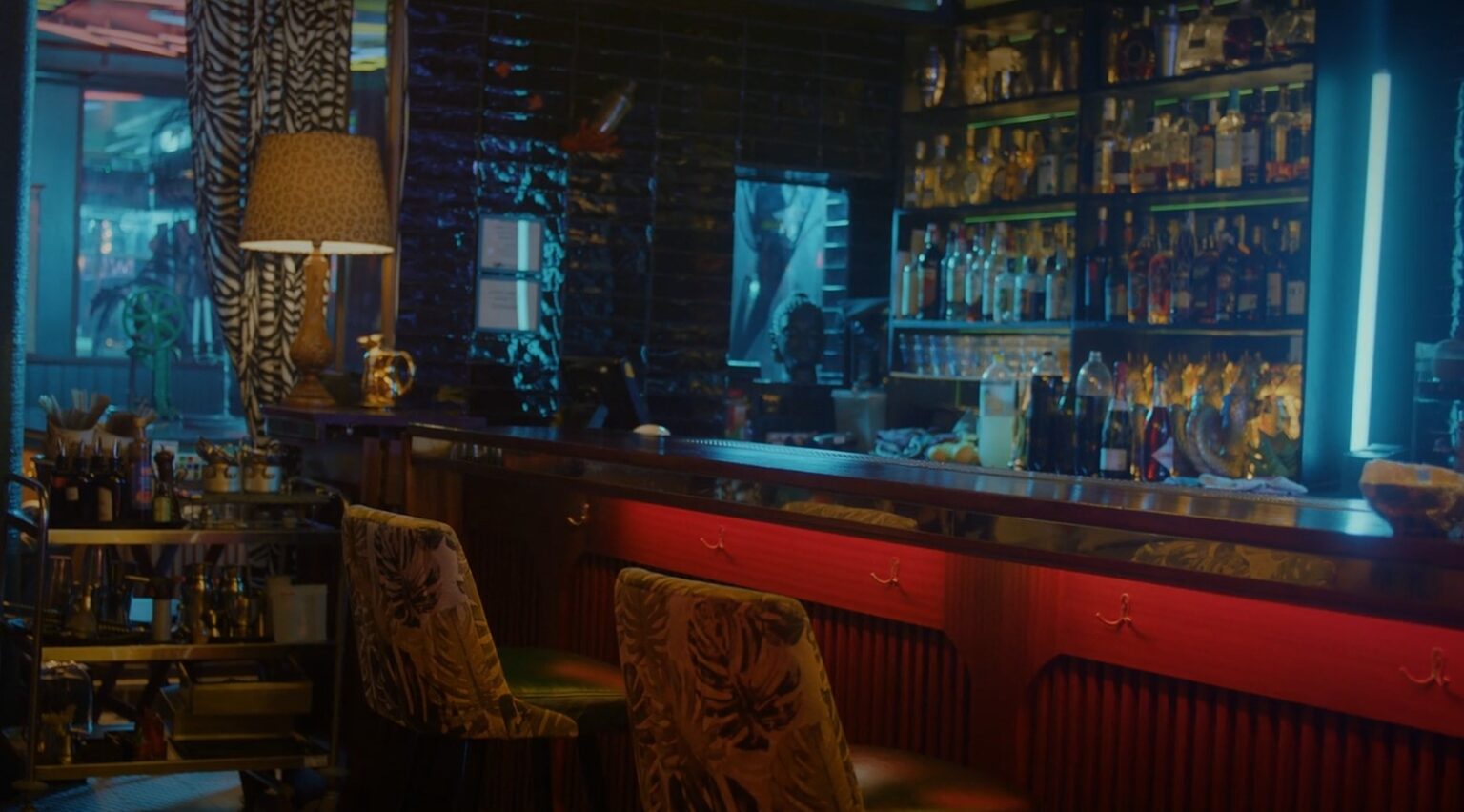 cocktail-bar-design-ideas-to-elevate-your-home-or-business-the-boston